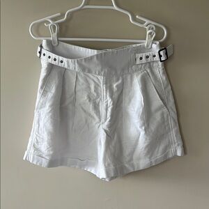 Women’s Banana Republic White Women's Shorts, Size 6, Inseam 5”